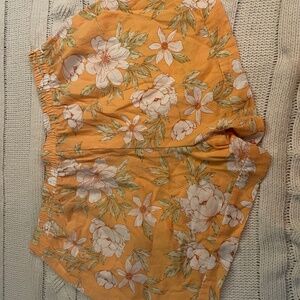 Comfy shorts. Brand: Blue sol, size: 1x, Color: orange with flowers